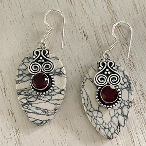 3 for $10 🩷 Bundle Garnet color cabochon white howlite silver dangle earrings